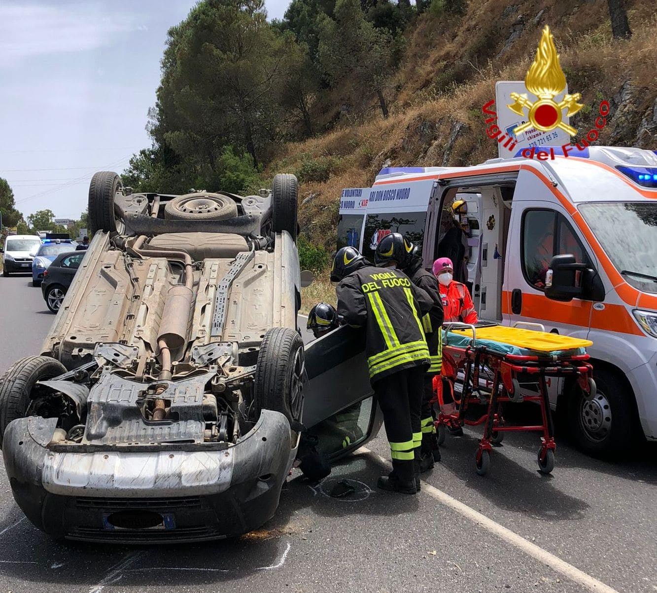 Incidente Stradale Alle Porte Di Nuoro Sul Posto I Vigili Del Fuoco