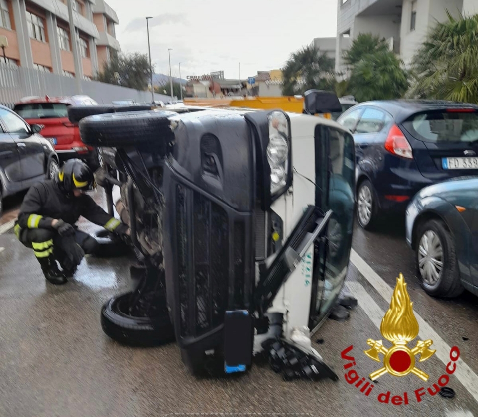 Olbia Incidente Stradale In Via Ogliastra Una Persona Finisce In