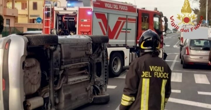 Incidente Stradale Sul Viale Cristoforo Colombo I Vigili Del Fuoco