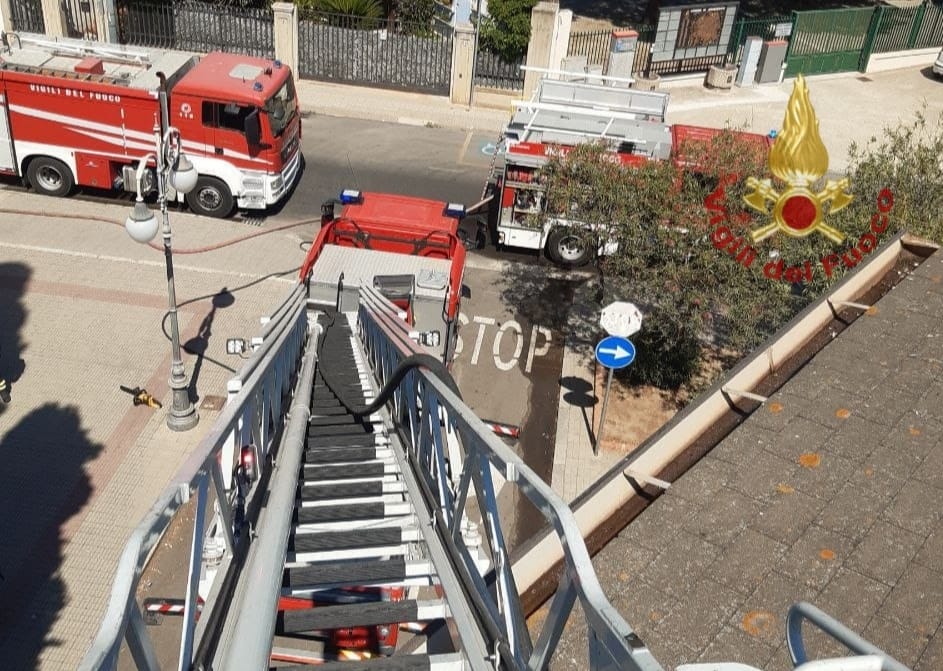 Incendio Sul Tetto Della Chiesa Santissimo Redentore A Monserrato I