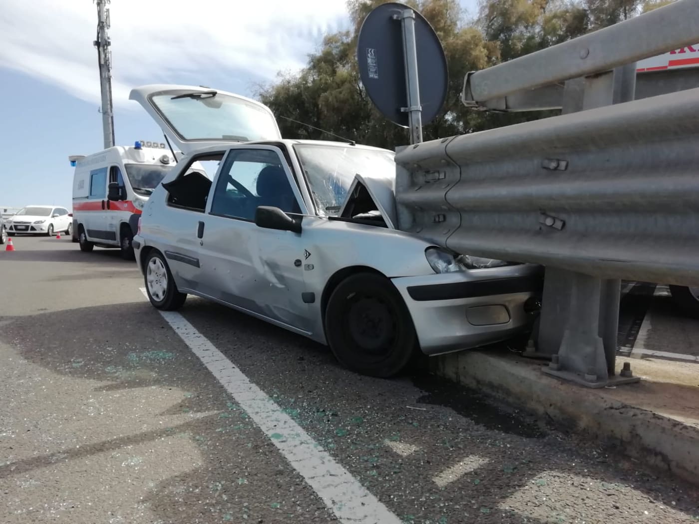 cagliari incidente stradale all altezza della biforcazione tra genneruxi e quartu sant elena 4 persone in ospedale sardegna