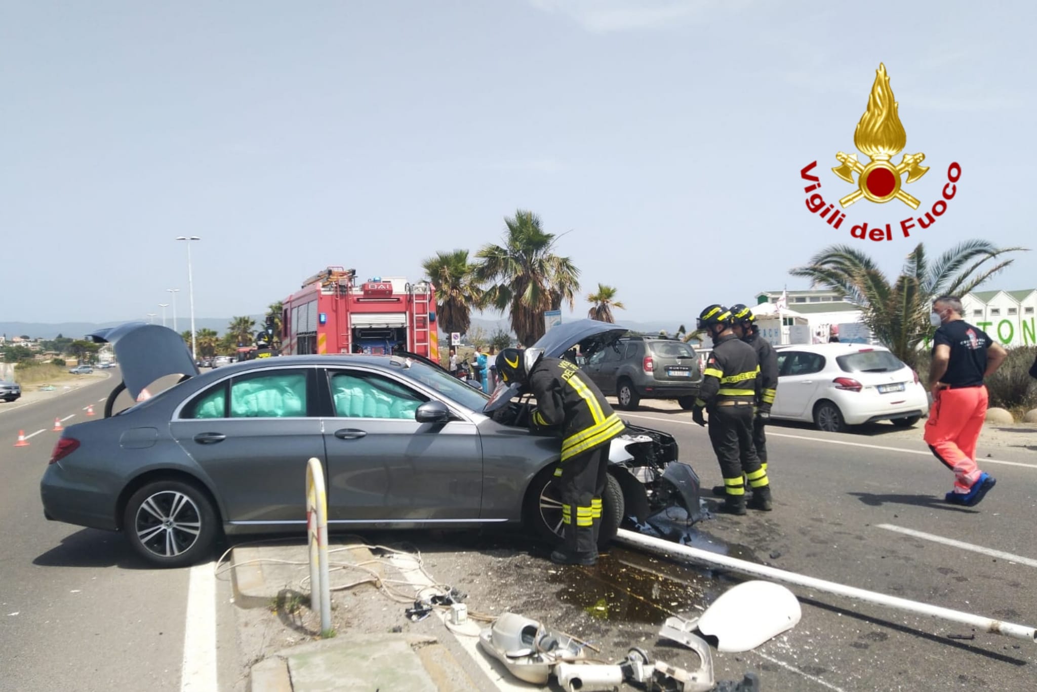 Incidente Stradale Sulla Litoranea Del Poetto, I Vigili Del Fuoco ...