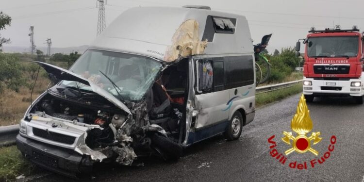 Incidente Stradale Tra Un Mezzo Pesante E Un Camper Sulla SS 554 - Sardegna