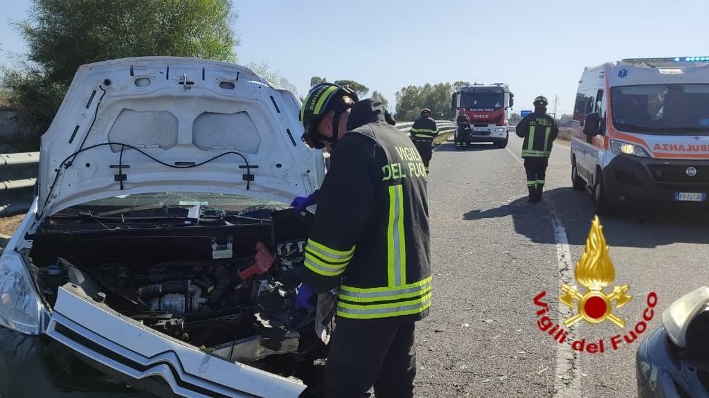 Incidente Stradale Sulla SP 12, In Direzione Di Zeddiani, Tre Persone ...